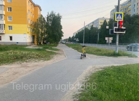 В Нижневартовске столкнулись два электросамокатчика