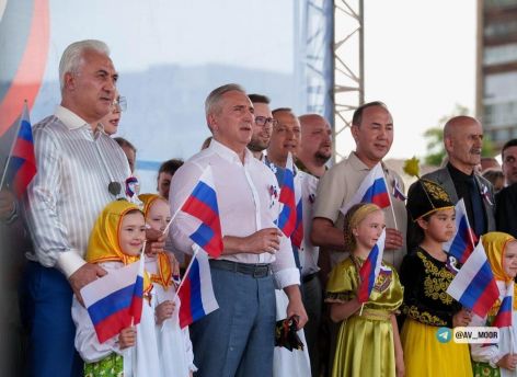 ​«Мост дружбы» объединил более 16 тысяч человек в Тюмени: фестиваль стал символом единства и общей памяти