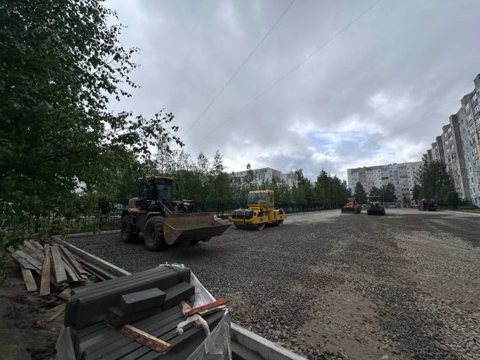​В Сургуте до ноября благоустроят 16 придомовых территорий 