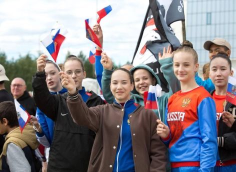 ​Юных жителей Сургута поздравили с Днем молодежи