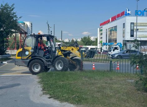 ​Заборы не по ГОСТу: в Сургуте демонтируют ненужные ограждения вдоль дорог