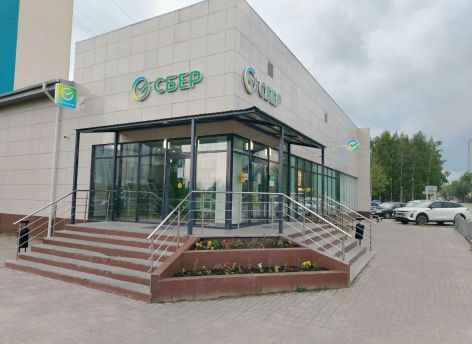 Обновленные офисы Сбера открылись сразу в трех городах Югры
