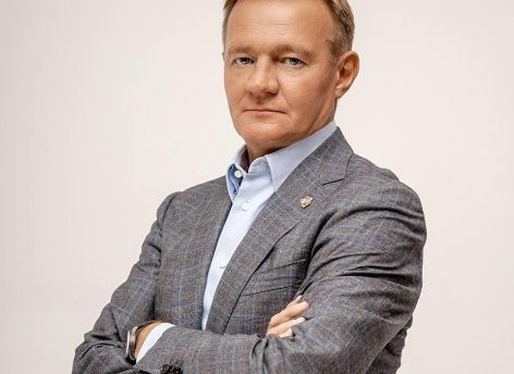 Отправленный в отставку министр транспорта Роман Старовойт обнаружен мертвым в своей машине