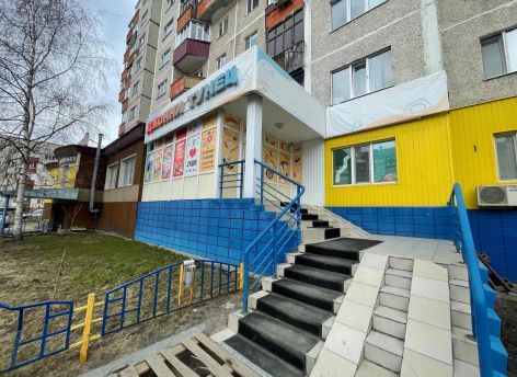 ​В Сургуте массовое отравление в кафе «Джонни Тунец» дошло до суда