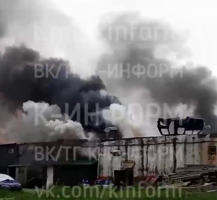 ​В Сургуте сгорел гараж с машиной – пожар попал на видео