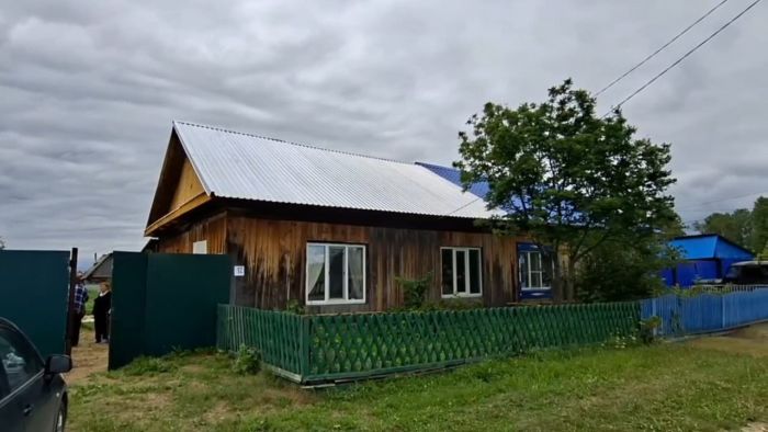 ​По поручению губернатора Тюменской области матери троих бойцов отремонтировали кровлю