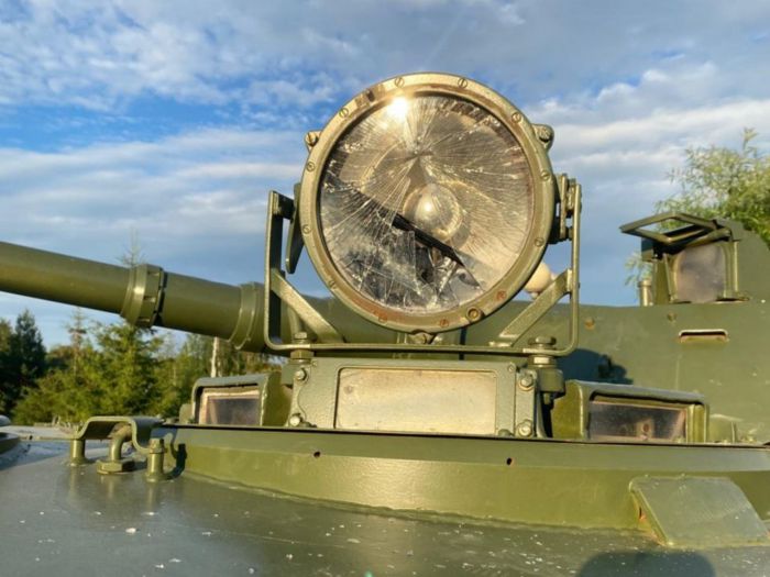 В Нефтеюганске два школьника повредили боевую машину у мемориала