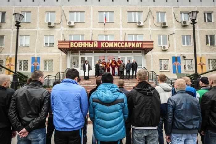​В России предлагают перейти на круглогодичный призыв в армию