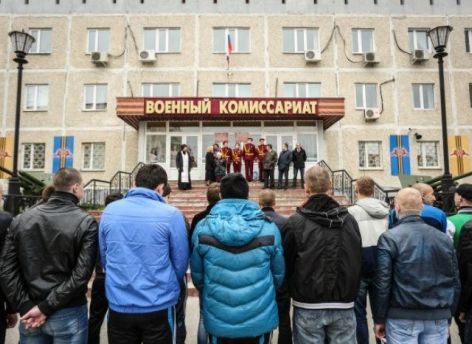 ​В России предлагают перейти на круглогодичный призыв в армию