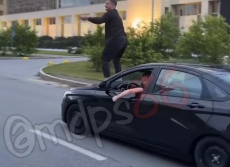 ​Танцы на капоте обернулись штрафами: сургутских блогеров поймала полиция
