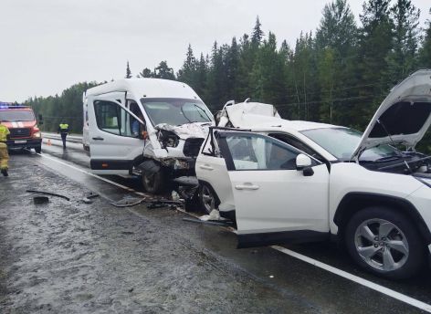 ​Под Уватом столкнулись автобус и легковушка – пятеро в больнице
