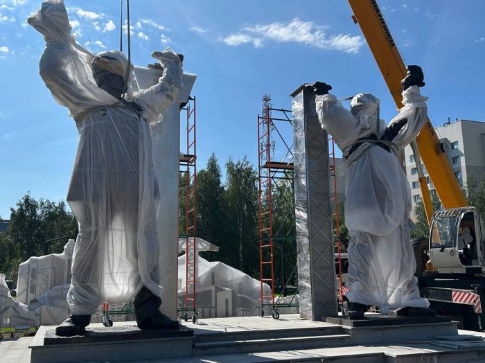 ​Памятник Строителям Сургута откроют 7 августа