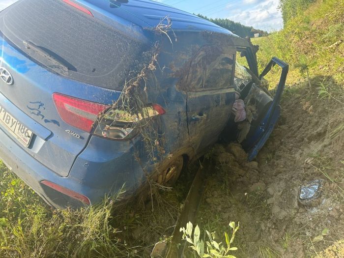 ​Семья из Сургута с четырьмя детьми попала в аварию на трассе Тюмень ‒ Ханты-Мансийск