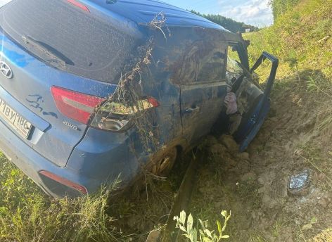 ​Семья из Сургута с четырьмя детьми попала в аварию на трассе Тюмень ‒ Ханты-Мансийск