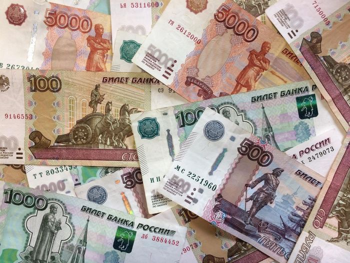 Президент подписал введение новых пошлин и увеличение действующих для мигрантов и водителей