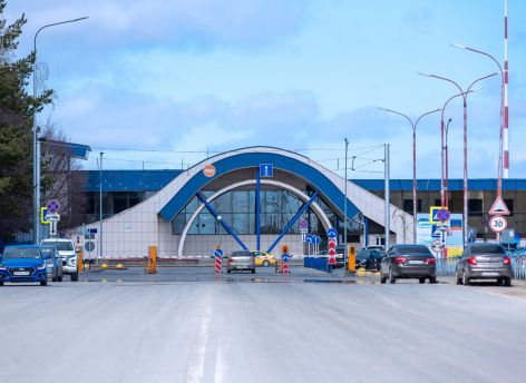 ​В Сургуте изменились правила въезда на площадь аэропорта