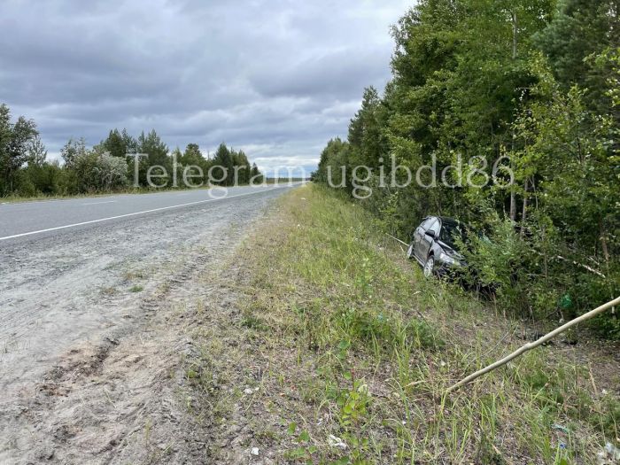 ​Под Сургутом перевернулась иномарка: трое детей в больнице