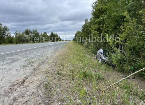 ​Под Сургутом перевернулась иномарка: трое детей в больнице