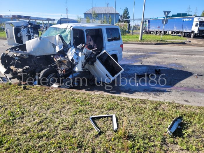 ​Водитель «УАЗ» протаранил два авто в Нижневартовске ‒ трое в больнице