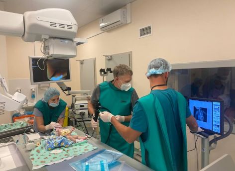 ​Врачи Сургута спасли жизнь новорожденной, у которой пищевод не был соединен с желудком