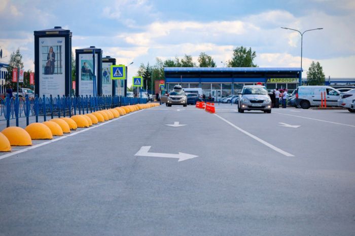​У аэропорта Сургута изменилась схема движения: теперь три полосы, но без стоянки