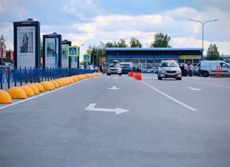 ​У аэропорта Сургута изменилась схема движения: теперь три полосы, но без стоянки