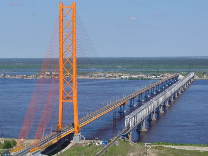 На сургутском мосту через Обь на день введут реверсивное движение