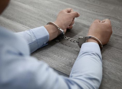 ​В Сургуте задержали наркодилера, который развращал школьницу по переписке