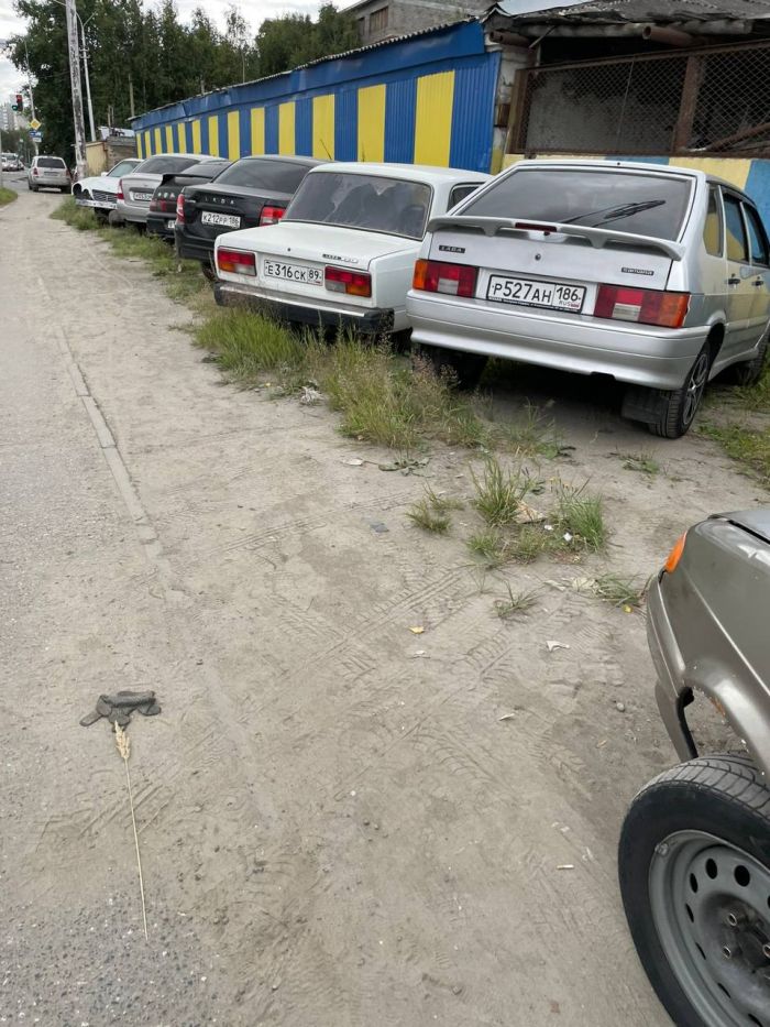 В Сургуте «разогнали» стихийную парковку недалеко от «Витьбы»