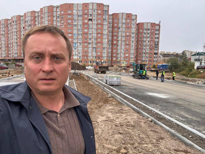 ​Максим Слепов рассказал сургутянам о ходе ремонтов на нескольких участках дорог в Сургуте