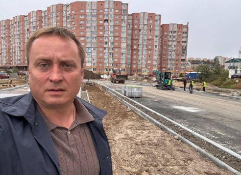​Максим Слепов рассказал сургутянам о ходе ремонтов на нескольких участках дорог в Сургуте