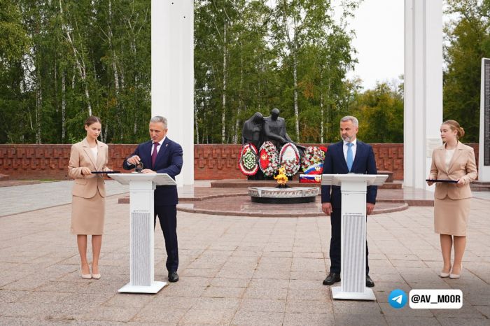 ​Александр Моор принял участие в церемонии гашения почтовой марки серии «Города трудовой доблести»