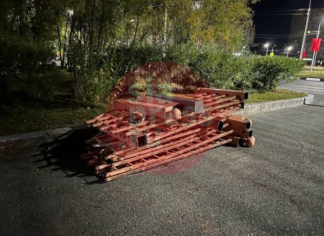 ​В Сургуте на проспекте Ленина заменили старые розовые заборы // ФОТОФАКТ