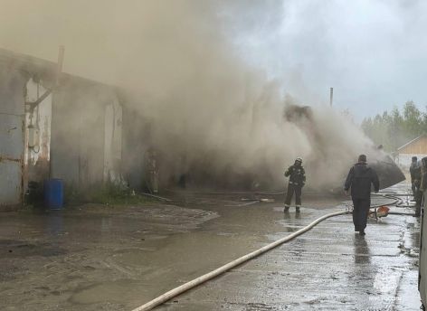 ​В Нягани сгорели восемь гаражей на улице Речной