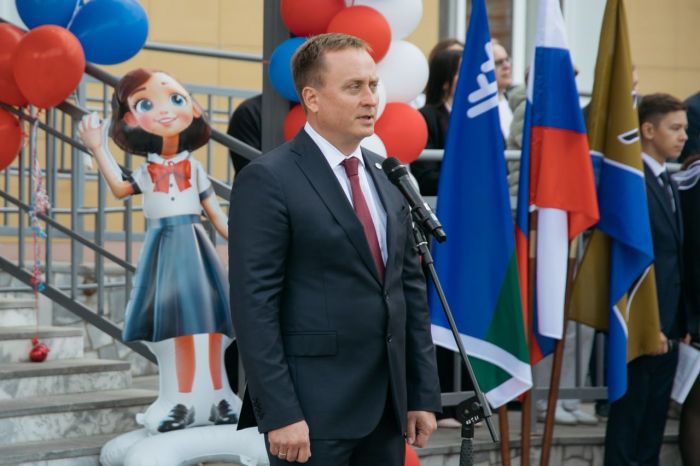 Максим Слепов в День знаний посетил линейку в школе №10