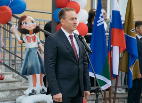Максим Слепов в День знаний посетил линейку в школе №10