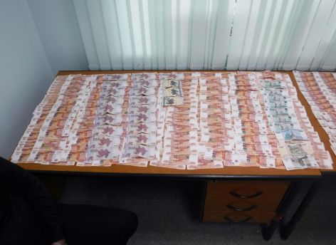 ​В Сургуте пассажиры скрыли от таможни почти полтора миллиона рублей