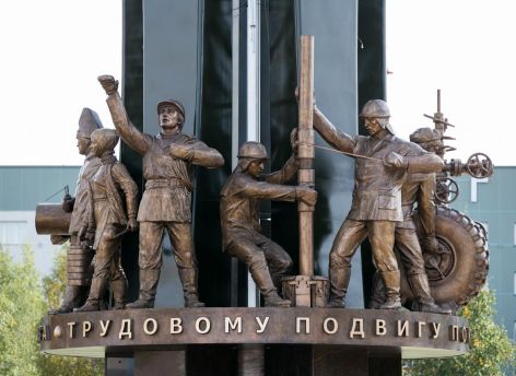 ​В Сургуте восстанавливают памятник нефтяникам