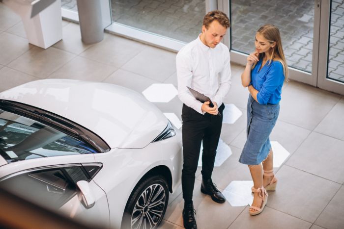 Продажи новых автомобилей в России упали на четверть