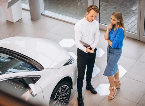 Продажи новых автомобилей в России упали на четверть
