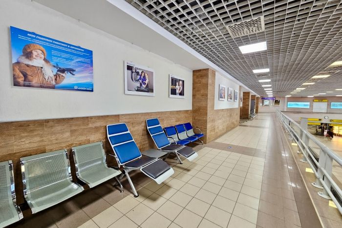 ​В аэропорту Сургута открыли выставку о буднях авиации