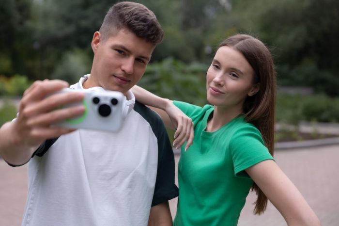 ​В Югре смартфоны с ИИ догоняют фоторедакторы по росту популярности