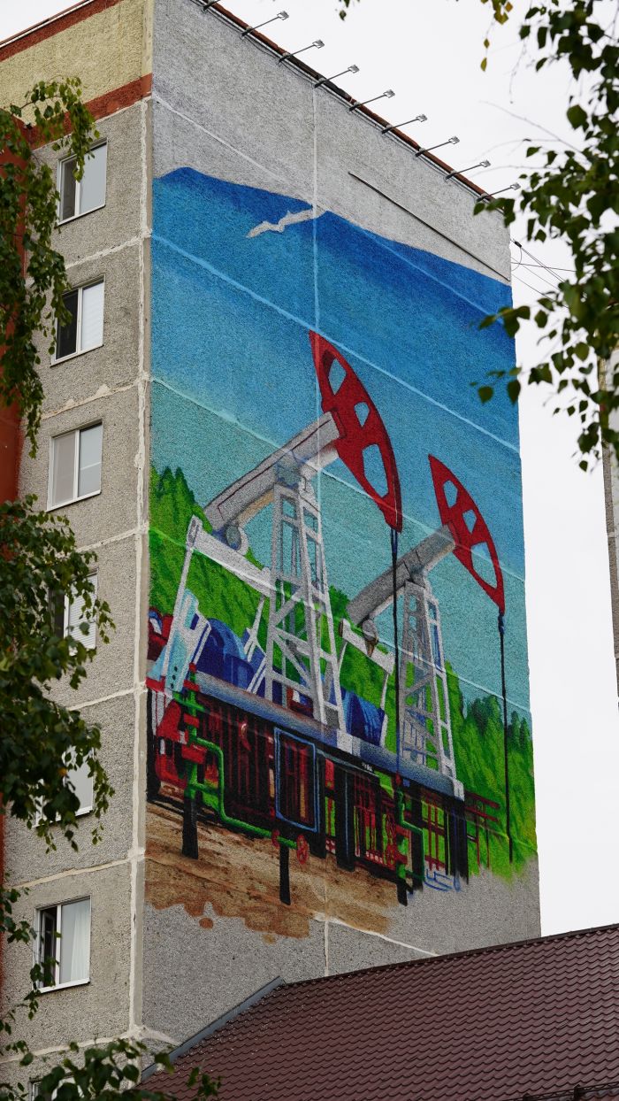 ​В Лангепасе к юбилею города создают яркие муралы