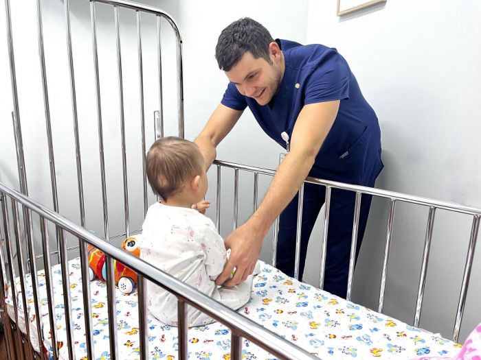 Сургутские врачи залатали дыру в сердце малыша размером с монету