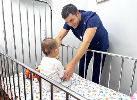 Сургутские врачи залатали дыру в сердце малыша размером с монету