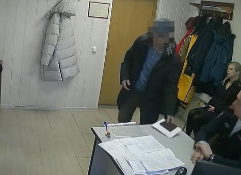 ​Житель Сургута пытался сдавать экзамен в ГАИ за других и получил приговор