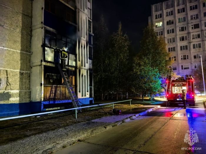 ​В девятиэтажке Нижневартовска вспыхнул пожар – спасено пять человек