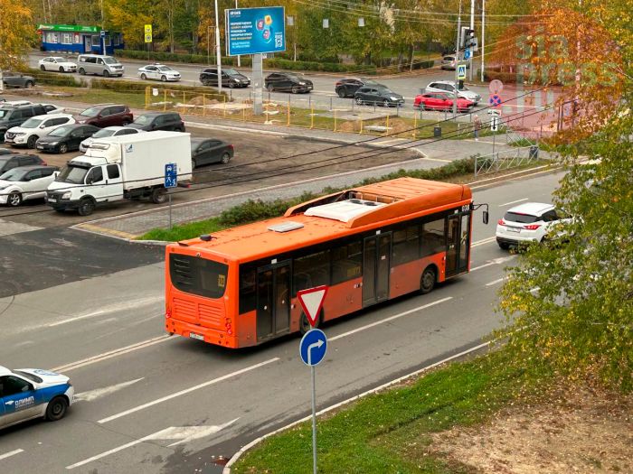 ​В Сургуте на маршруте №10 заметили оранжевый автобус // ФОТОФАКТ