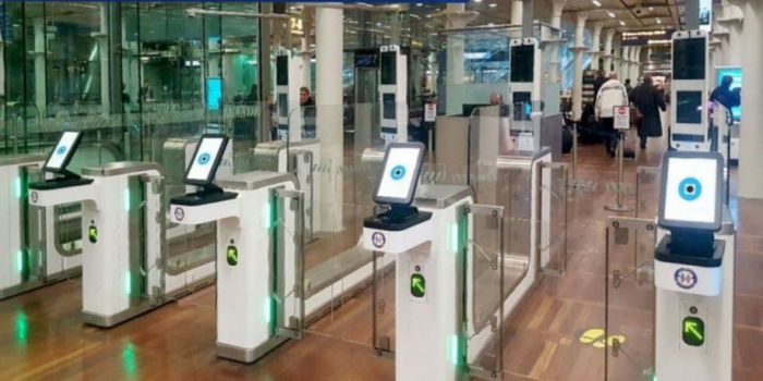 В российских аэропортах будут регистрировать и сажать на рейс «по лицу»