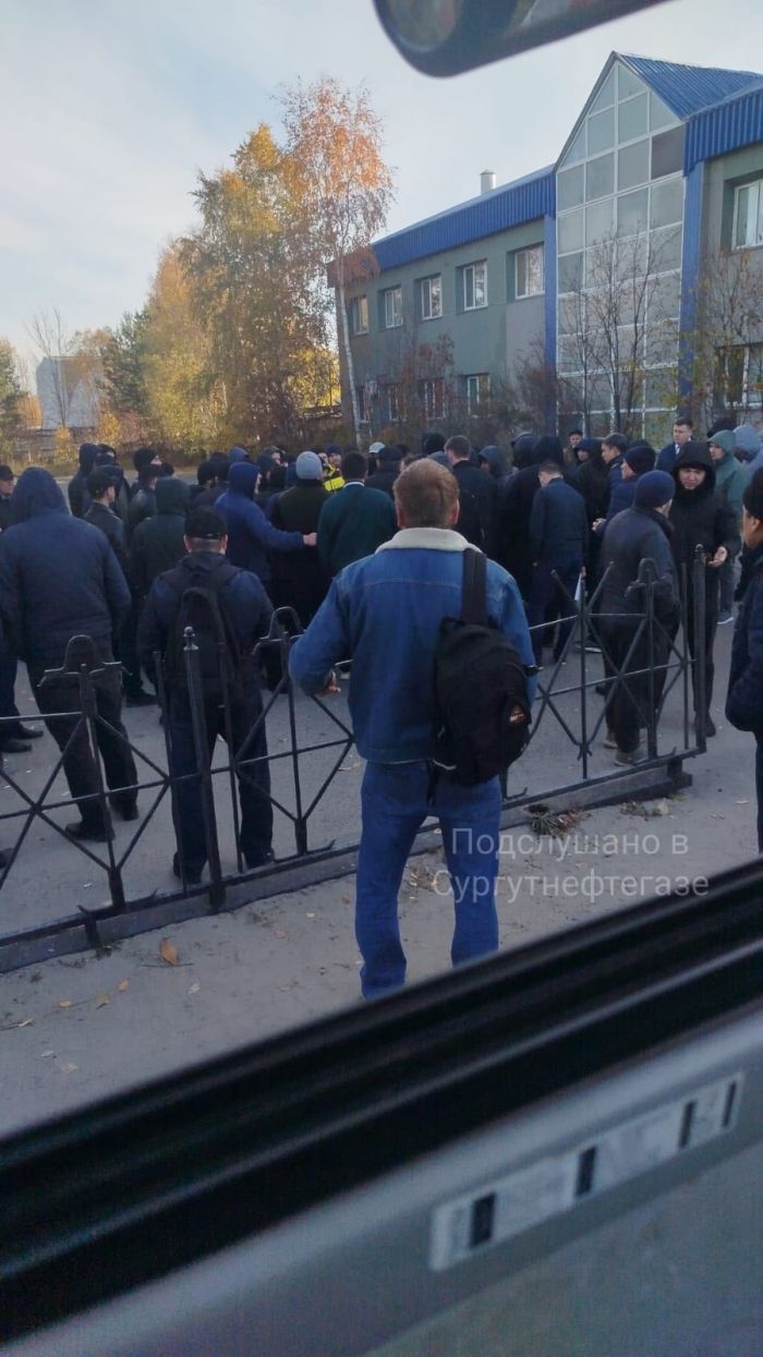 ​Митинг или недоразумение? В Сургуте рабочие УТТ-2 перекрыли въезд к базе − «Сургутнефтегаз» называет инцидент частным случаем